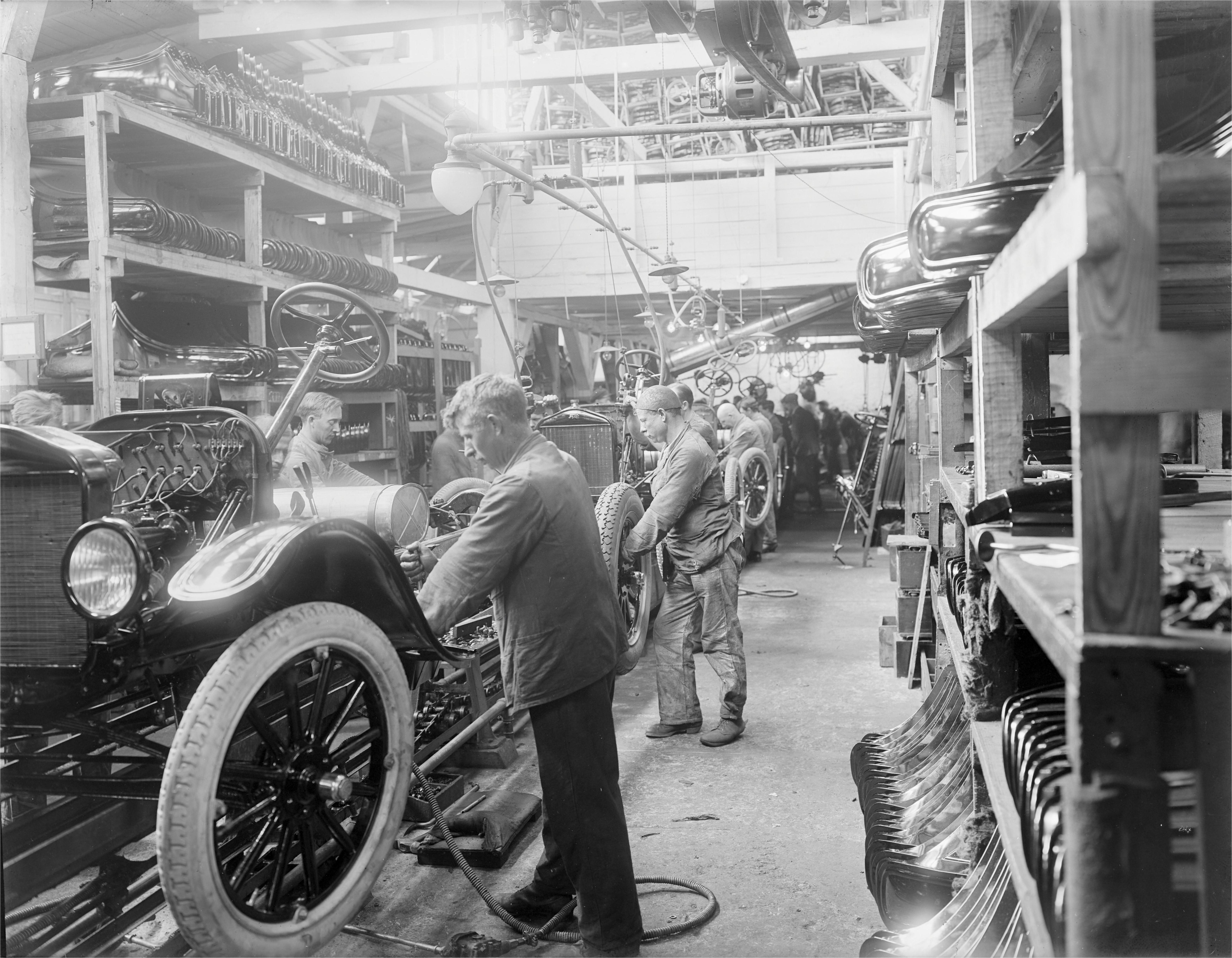 Period black-and-white photograph of a Ford Model T assembly line in Copenhagen in 1923