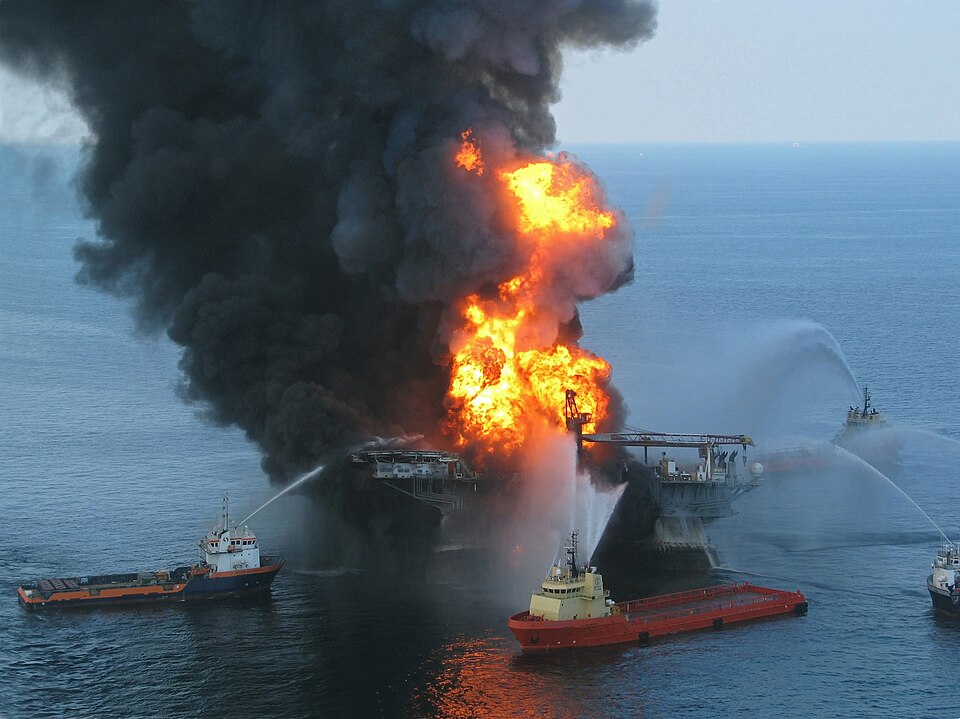 Deepwater Horizon semi-submersible drilling rig on fire, April 2010
