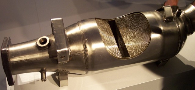 Cross-section of an automotive catalytic converter showing the internal honeycomb catalyst substrate