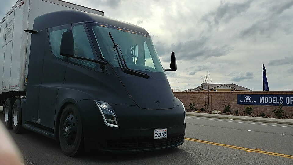 Tesla Semi battery-electric Class 8 truck